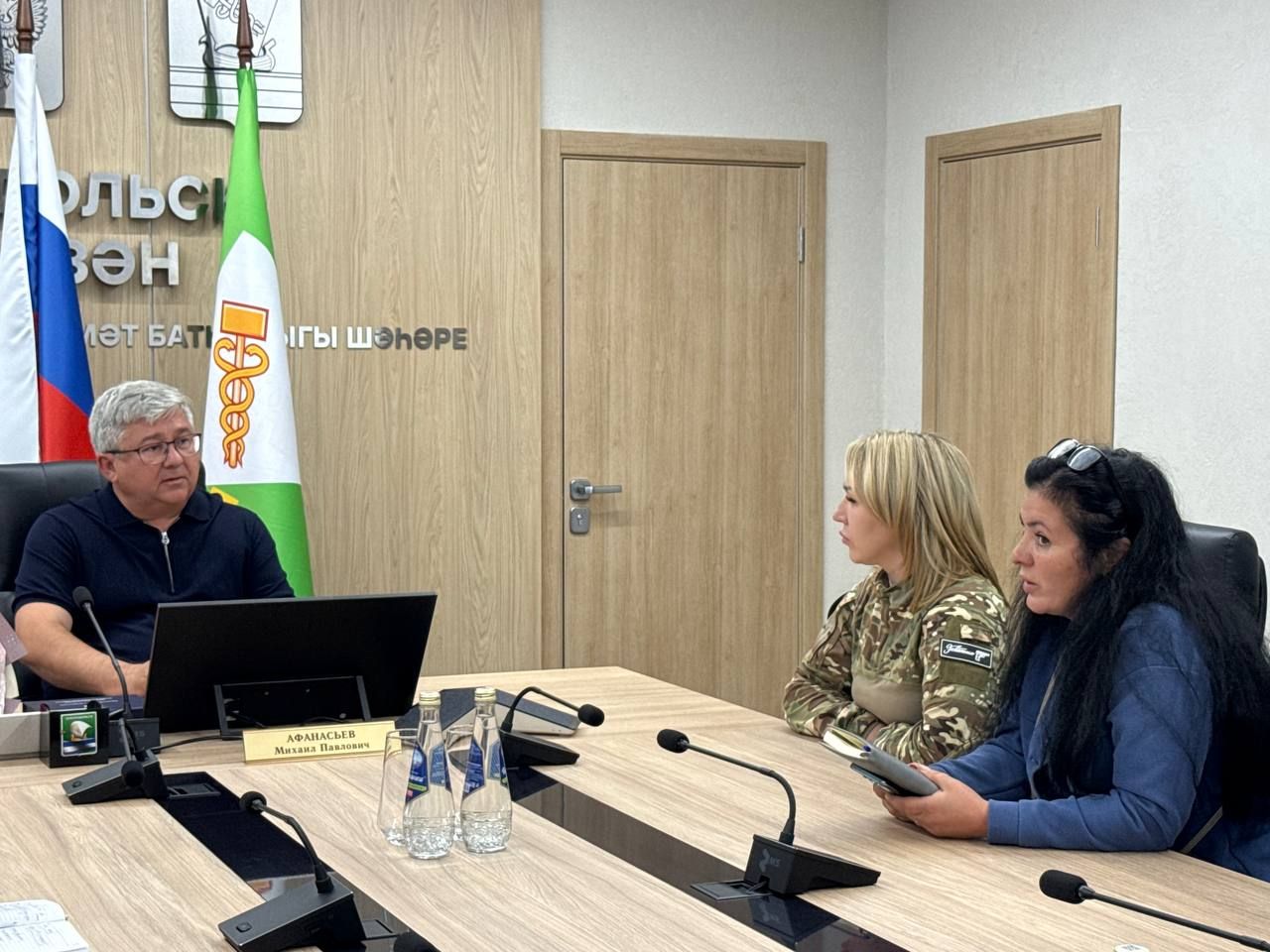 Михаил Афанасьев махсус хәрби операциядә катнашучы Еременко Вера Вениаминовна белән очрашты