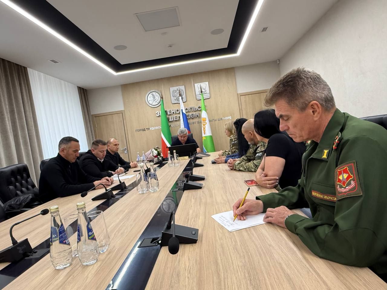 Михаил Афанасьев махсус хәрби операциядә катнашучы Еременко Вера Вениаминовна белән очрашты