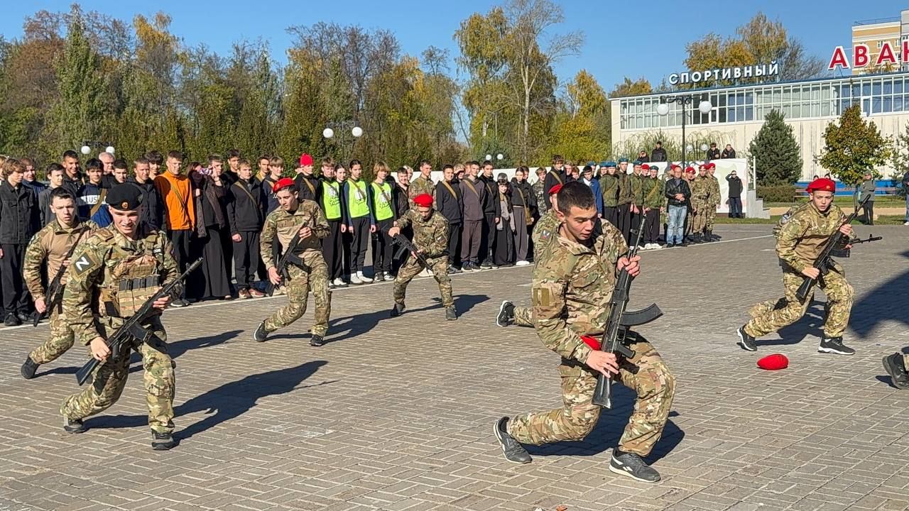 Яшел Үзәннең Авангард стадионында Хәрби хезмәткә чакыручылар көне