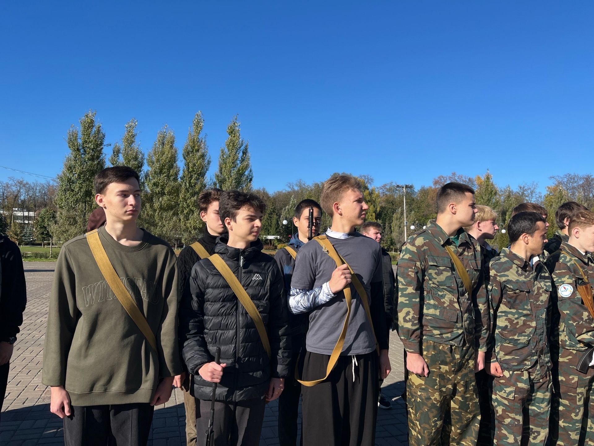 Яшел Үзәннең Авангард стадионында Хәрби хезмәткә чакыручылар көне