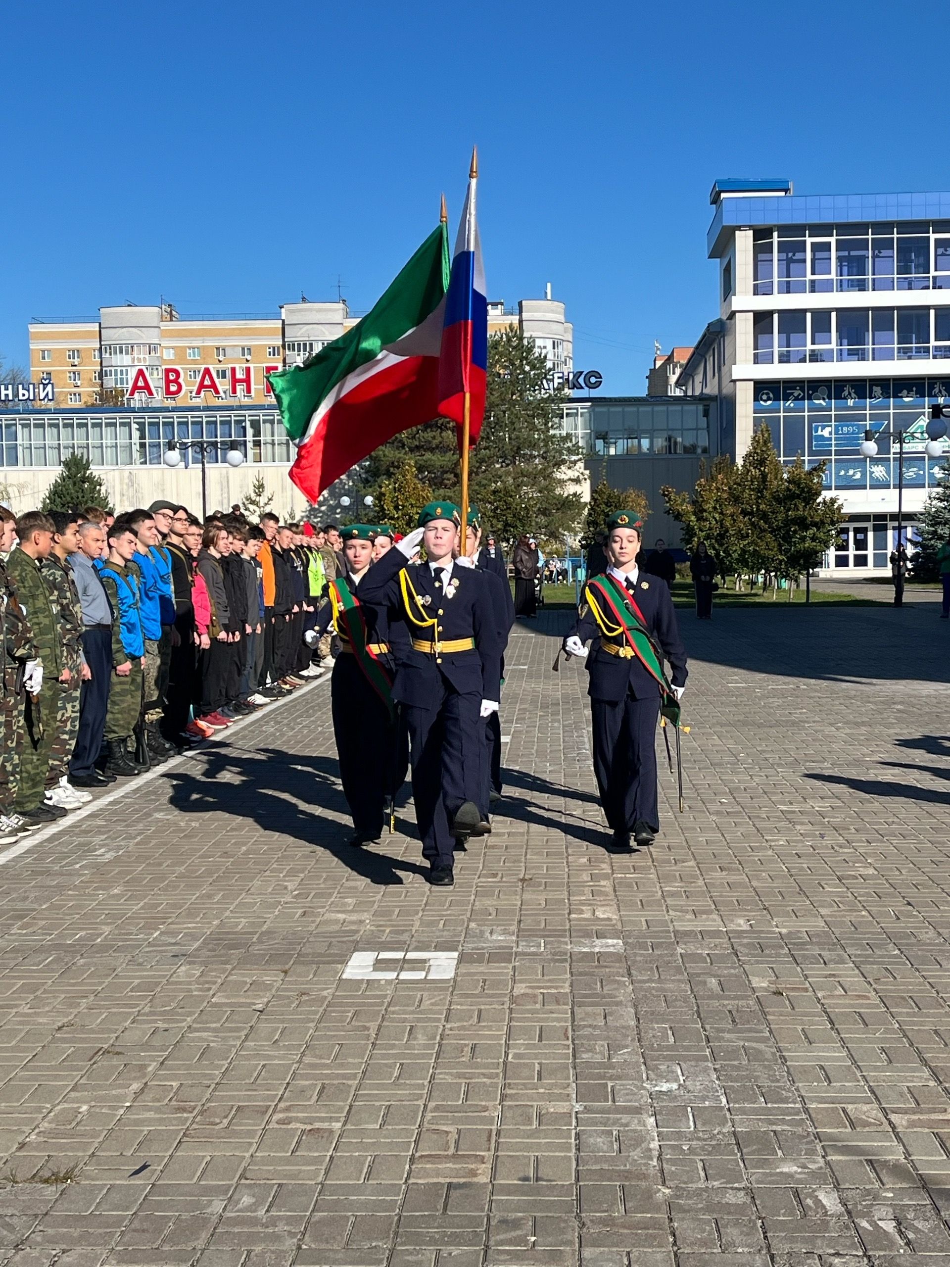 Яшел Үзәннең Авангард стадионында Хәрби хезмәткә чакыручылар көне