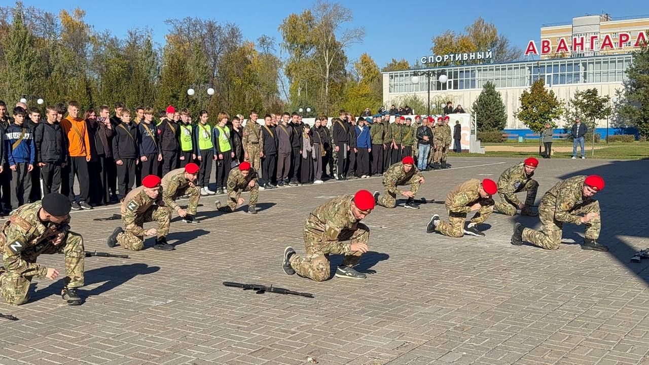 Яшел Үзәннең Авангард стадионында Хәрби хезмәткә чакыручылар көне