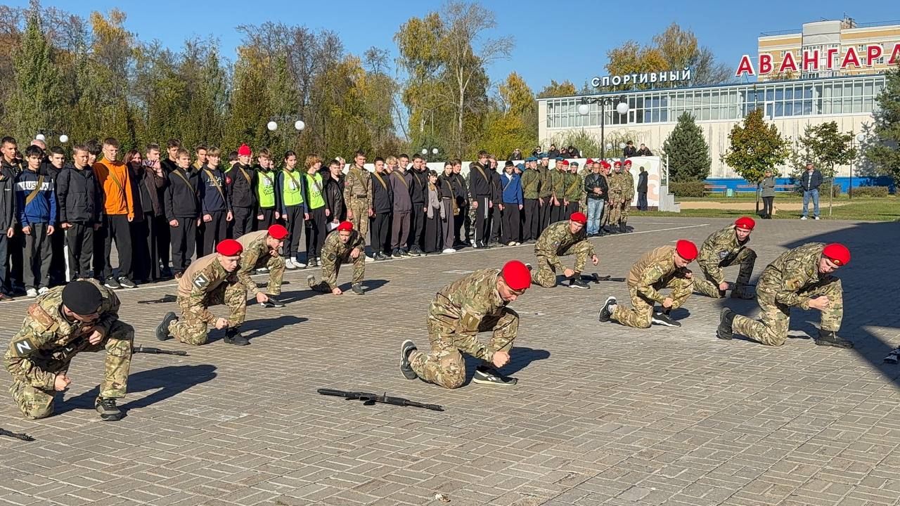 Яшел Үзәннең Авангард стадионында Хәрби хезмәткә чакыручылар көне