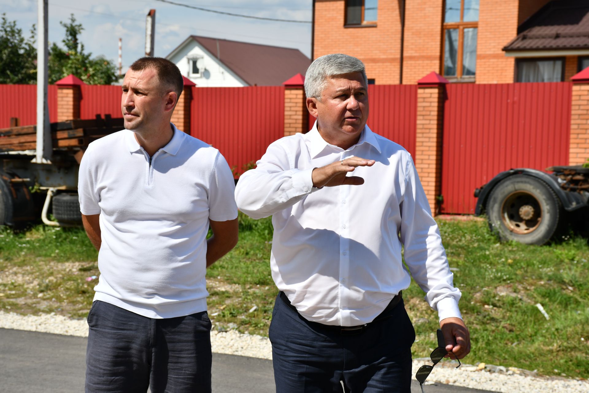 Бүген Яшел Үзәндә юллар төзекләндерү эшләре барышы белән танышалар