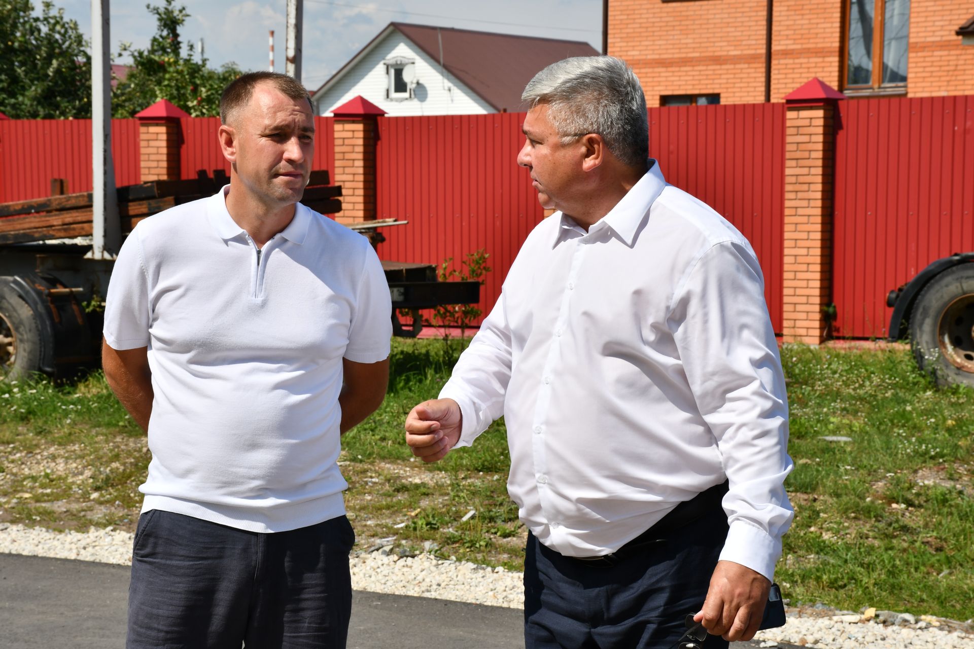 Бүген Яшел Үзәндә юллар төзекләндерү эшләре барышы белән танышалар