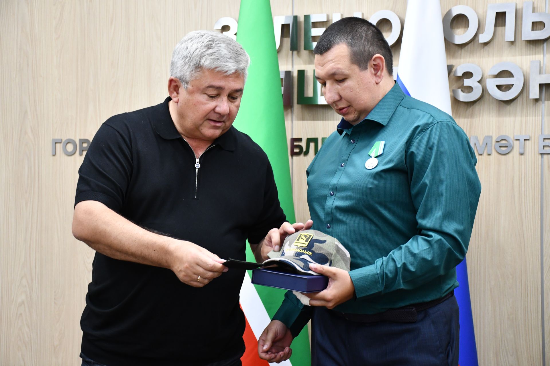 Михаил Афанасьев МХОда катнашучы якташыбыз Илнар Сабиров белән очрашты