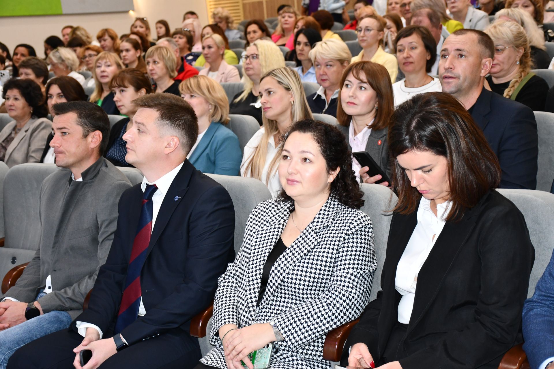 «Иң мөһиме - кешеләр» кадрлар клубының утырышы
