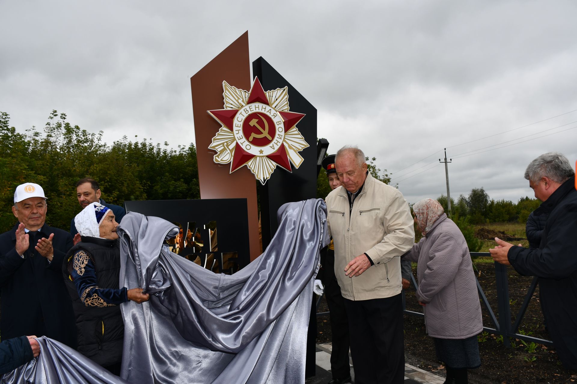 Рус Әҗәле авылында яңа мемориаль зона ачылышы