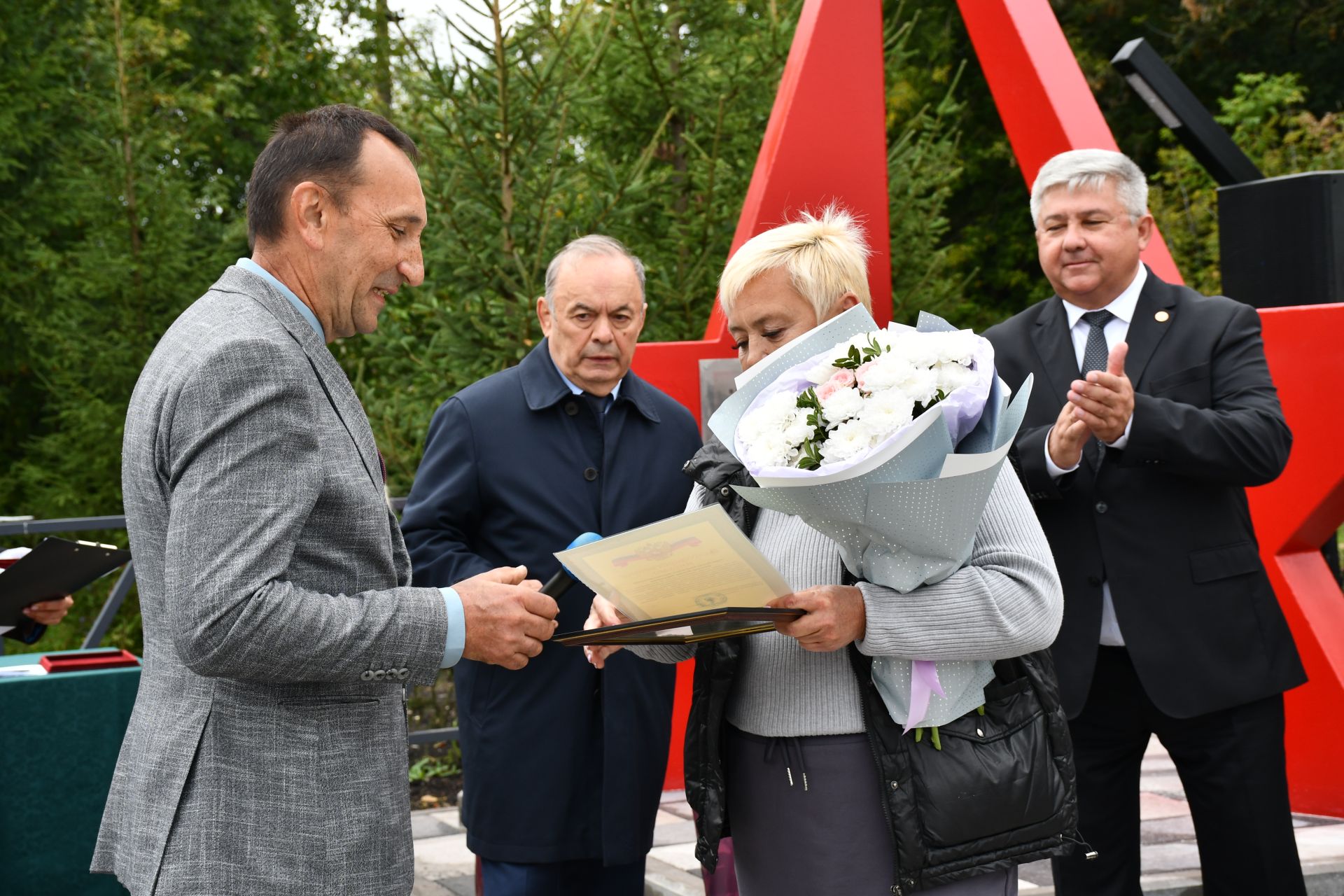 Рус Әҗәле авылында яңа мемориаль зона ачылышы