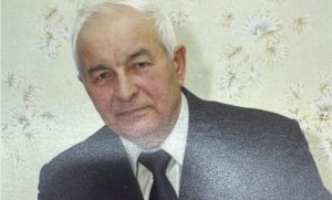 Олы Ачасыр урта мәктәбендә директор булып эшләгән Марс Малик улы Максумовның 80 яшьлек юбилее