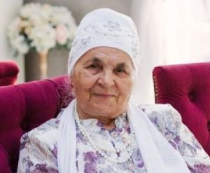 Бәчек авылында туып, Яшел Үзәндә гомер итүче Фирдәүсә Гарафетдин кызы Сөнгатуллинаның бүген 90 яшьлек юбилее