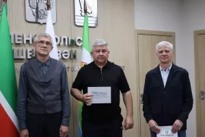Яшел Үзән мэры Александр Ризванов белән очрашты