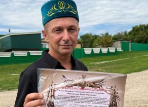 Мамадыш-Әкил башлыгы Фәнис Мирхатуллин хәрбиләргә булышкан өчен бүләкләнде