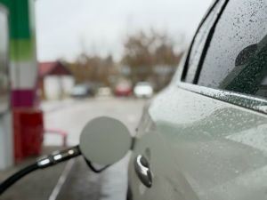 Татарстанлыларга АЗСларда кемнәр чиратсыз ягулык сала алуын аңлаттылар