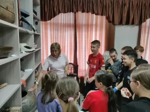 Татар Танае авылы мәдәният йортында «Үткәннәр белән танышу» исемле музей бүлмәсенә экскурсия узды