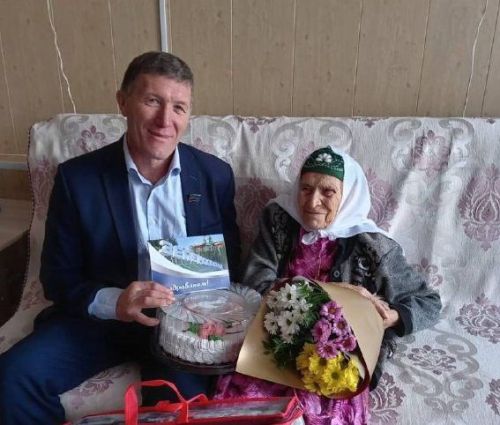 Әминә апа Хәйруллина 90 яшьлеген каршы алды