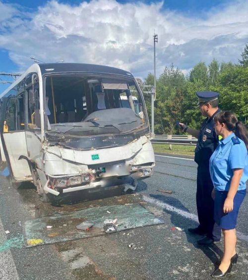18 пассажиры булган автобус һәм «КамАЗ» бәрелешкән