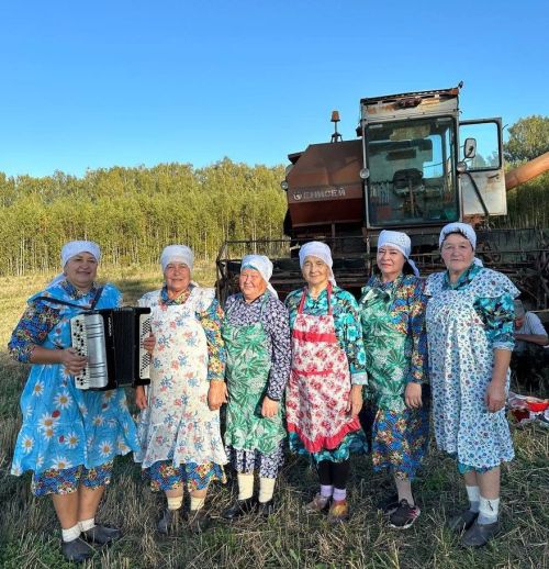 «Өммегөлсем» ансамбле игенчеләргә концерт оештырган