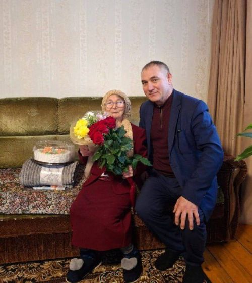 Норлат авылында яшәүче Бикмуллина Хәлимә Зиннәт кызына 90 яшь