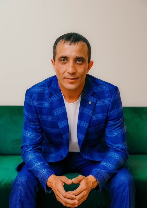 Ленур Биктимеров: «Хатынымның үскәнен, укып бетергәнен 10 елга якын көттем»
