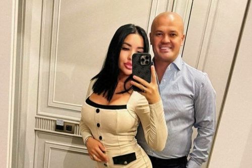 Мөнир Рахмаев тормыш иптәшенең туган көненә бик кыйммәтле бүләк ясаган