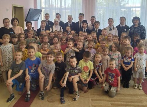 Яшел Үзәннең Әйшә авылы гимназиясе укучылары балалар бакчасында «Туган телем – назлы телем» дигән музыкаль чара оештырган