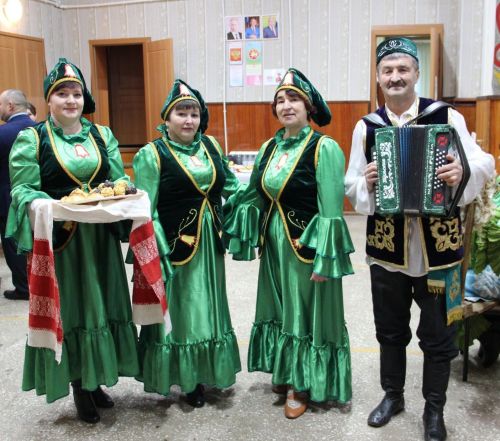 «Авылга кайтырлык белгечләрне мәктәптән әзерли башларга кирәк»: Түбән Урысбагада хисап сессиясе