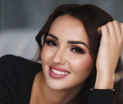 Ильмира Нәгыймова беренче тапкыр сәхнәдә җырлаган әтисен күрсәтте