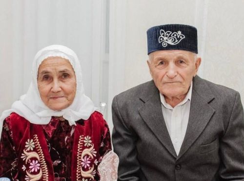 65 елдан артык бергә гомер итүче Ганиевлар: «Бер-береңне аңлау, кирәк чакта юл куя белү мөһим»