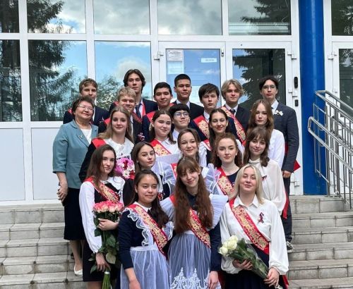 Соңгы тапкыр чыңлый бу кыңгырау, соңгы тапкыр дәшә дәрескә. Быел Яшел Үзәндә 9 һәм 11нче сыйныфны 436 укучы тәмамлый