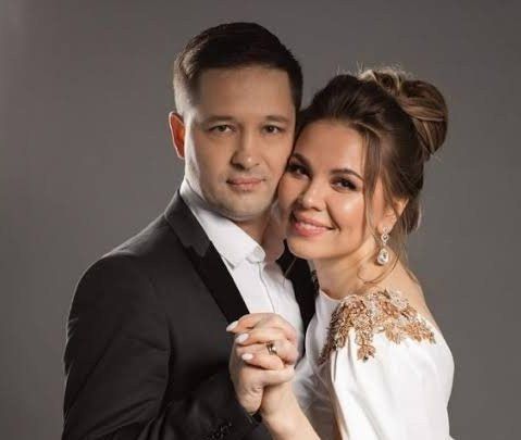 Илдар Хәкимов белән Гүзәл Уразова арасыннан кара мәче узган