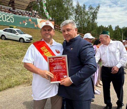 Авыл хуҗалыгы хезмәтчәннәре бүләкләнде