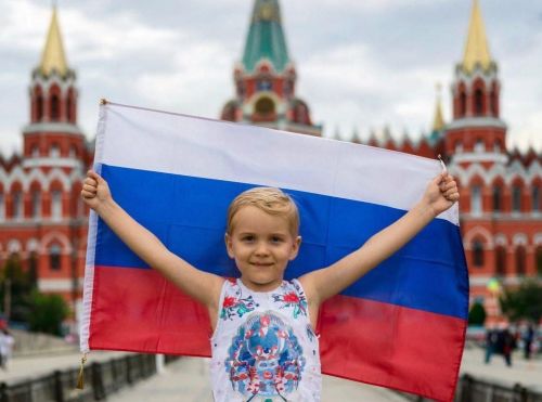 Россия Федерациясе Дәүләт флагы көне белән!