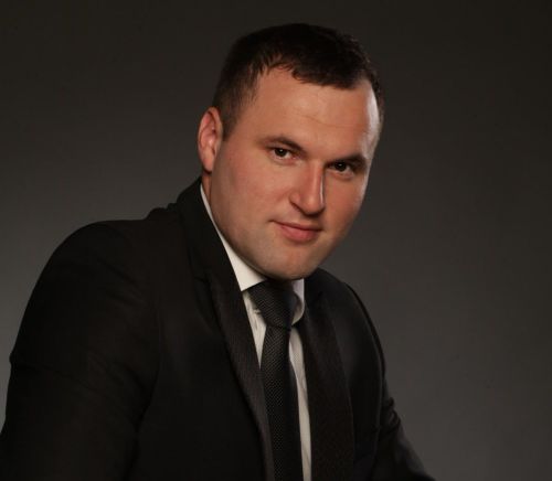 Илдар Әхмәтов: «Сәхнәдә сирәк күренүнең сәбәбе бар»