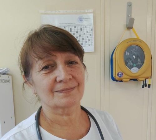 Ягымлы сүзе, матур карашы белән дәвалый ул