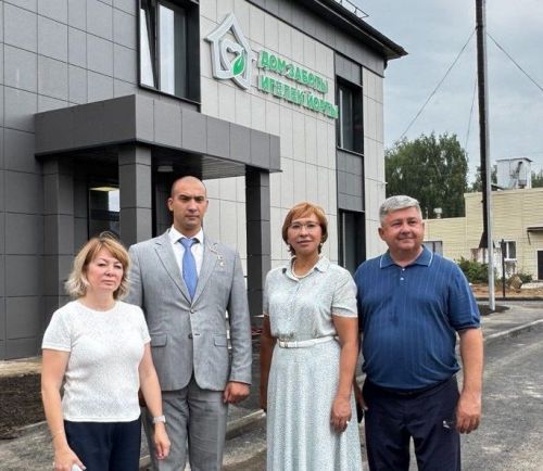 Бүген Яшел Үзәнгә министр Эльмира Зарипова һәм Россия Герое Рәсим Баксиков сәфәр кылды