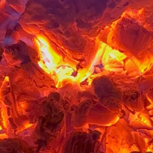 «Бәйрәм урынына – җеназа»: Янгында гаиләсе һәлак булган 11 яшьлек кыз ятим калган