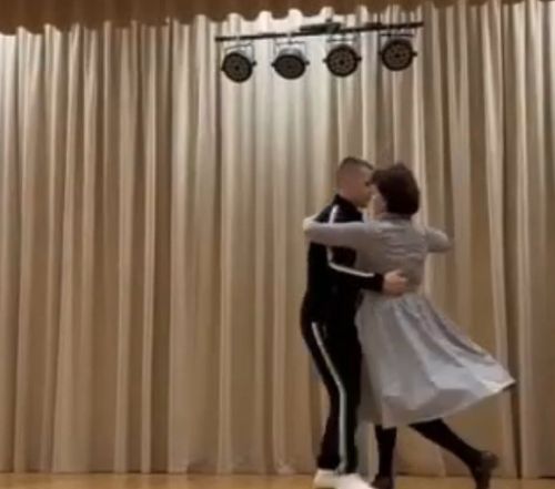 «Яшьлек» төркеме катлаулы вальсны да үзләштергән