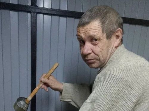 Өч ел инде окоп шәмнәре ясый: Әфган сугышы ветераны Юныс Газыймҗанов Норлатта фронтка ярдәм итә