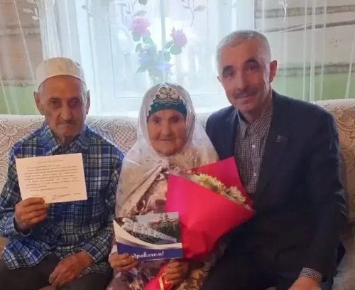 Үрнәк гомер юлы: Әрә авылында 95 яшьлек юбилярны хөрмәтләделәр