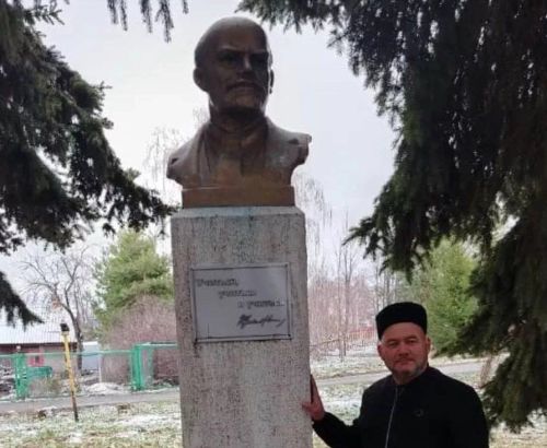Бүген — дөнья пролетариаты юлбашчысы Владимир Ильич Ленинның туган көне