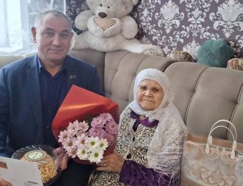 Норлатта 95 яшьлек юбилей – Ләлә апа Хәбированы авыл җирлеге башлыгы Ильдус Саттаров котлады