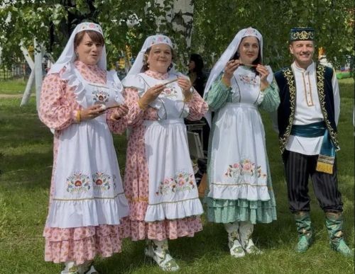 Бәйрәм мәйданына хөрмәтле кунаклар да килеп җитте