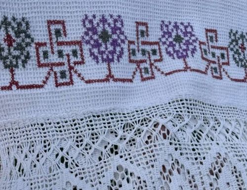Олы Ачасырдан Сания Фәйзуллинада чигелгән сөлге кадерле гаилә ядкәре булып саклана