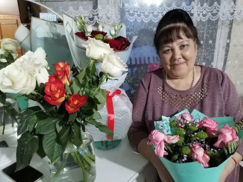 Кече Өтәк авылында яшәүче Илсөяр Гомәр кызы Нурмиеваның 23 февраль көнне туган көне.