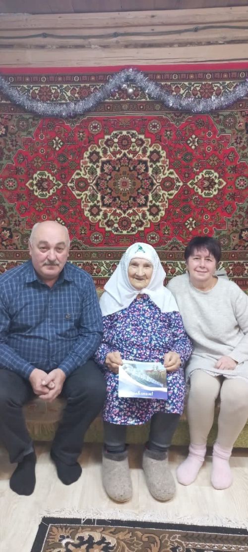 Бүген Олы Яке авылында яшәүче Саимә апа Галиева 95 яшьлек юбилеен билгеләп үтә