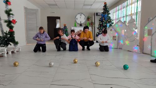 Яңа ел җилләре саулыкларыгызга ныклык, өегезгә иминлек, җаннарыгызга нур, ризыкларыгызга бәрәкәт, кесәгезгә сәмән өстәп, күңелләрегезгә якты илаhи рәхәтлек алып килсен