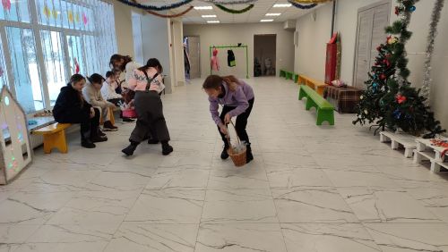 Яңа ел җилләре саулыкларыгызга ныклык, өегезгә иминлек, җаннарыгызга нур, ризыкларыгызга бәрәкәт, кесәгезгә сәмән өстәп, күңелләрегезгә якты илаhи рәхәтлек алып килсен
