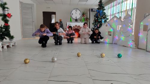 Яңа ел җилләре саулыкларыгызга ныклык, өегезгә иминлек, җаннарыгызга нур, ризыкларыгызга бәрәкәт, кесәгезгә сәмән өстәп, күңелләрегезгә якты илаhи рәхәтлек алып килсен