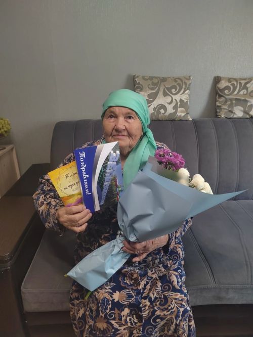 Зиннәтуллина Зәйтүнә Гәрәй кызы 90 яшьлеген каршы алды